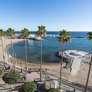 Beachfront With Stunning Sea Views Appartamento